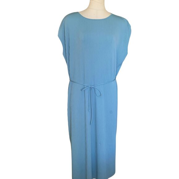 Uniqlo Dresses & Skirts - Uniqlo Women’s Blue Pleated Midi Dress w/ Tie Waist Size M